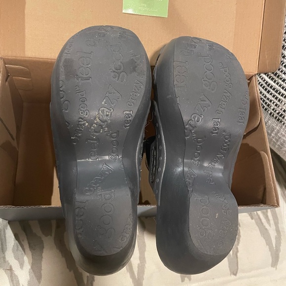 Black Platform Clogs - Picture 6 of 6